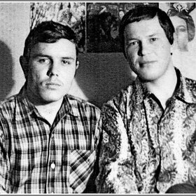 ������-�������